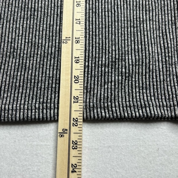 Time and‎ Tru Gray Womens Knit Sweater Top Long Sleeve Crop Size Medium - Picture 5 of 9